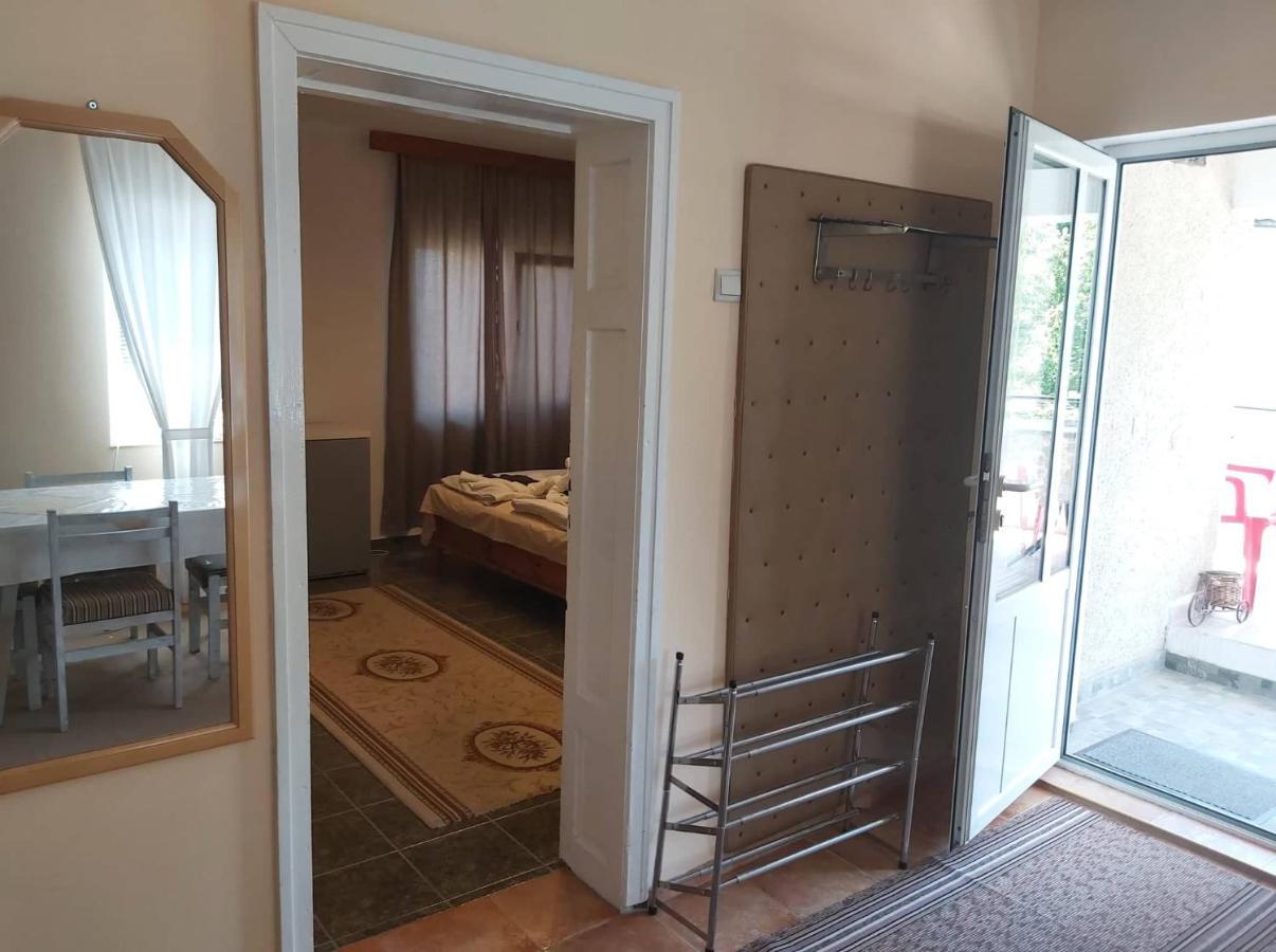 Guest Rooms Grudovi Obzor Extérieur photo