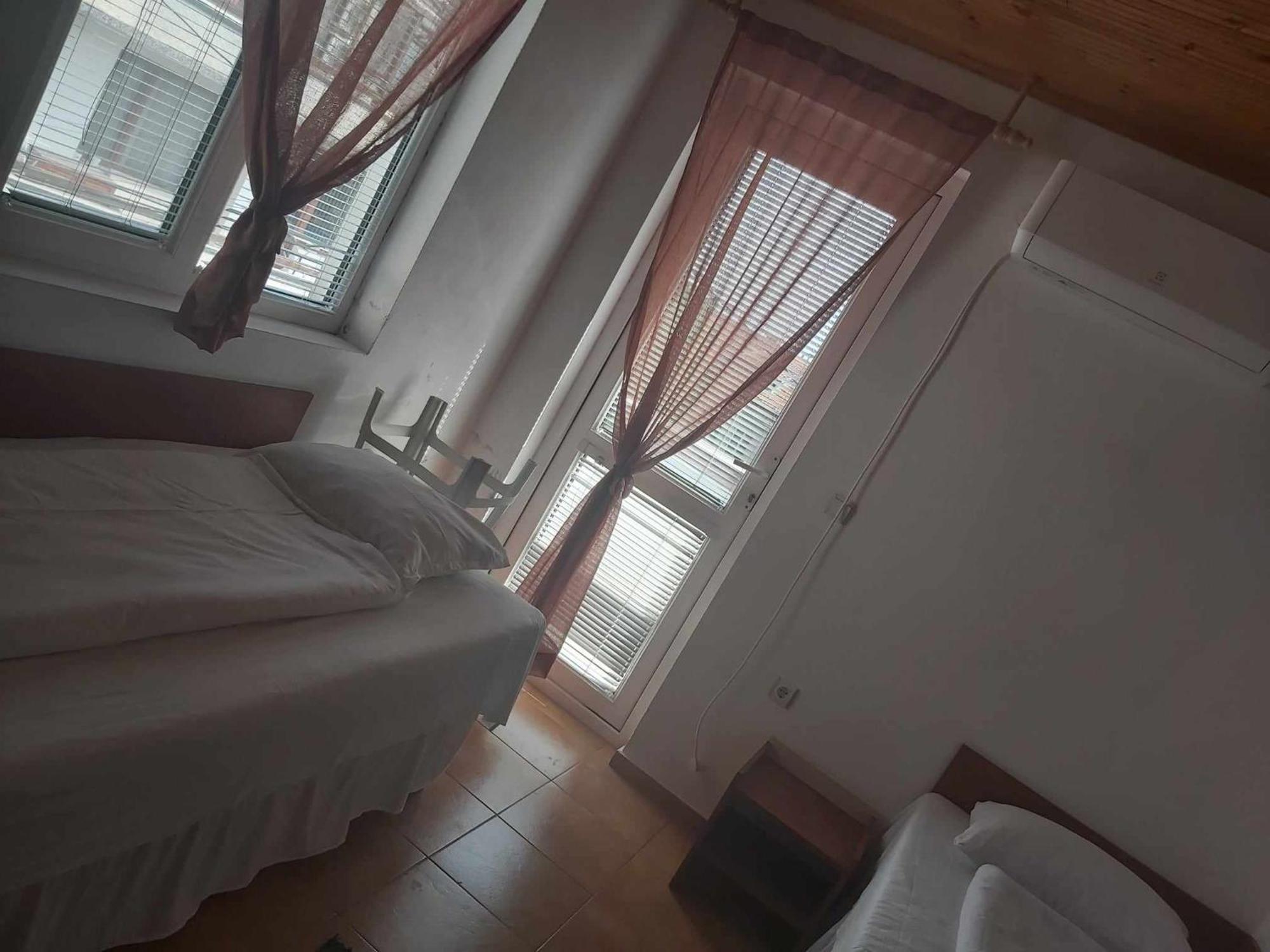 Guest Rooms Grudovi Obzor Extérieur photo