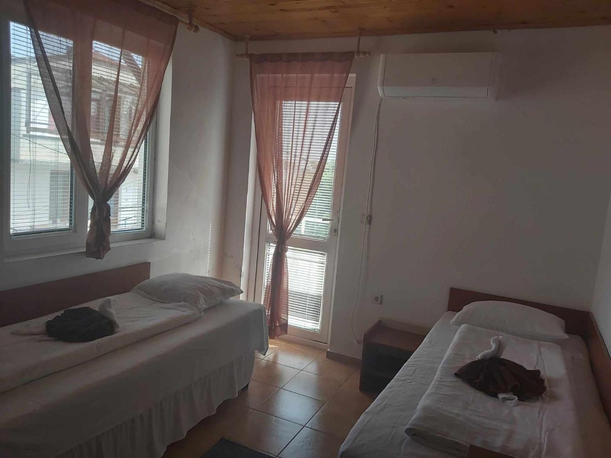 Guest Rooms Grudovi Obzor Extérieur photo