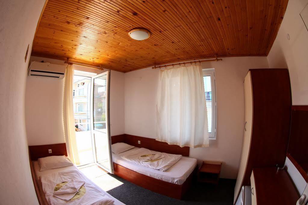 Guest Rooms Grudovi Obzor Extérieur photo